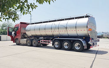 廣西顧經(jīng)理：選來選取，還是新東機械鮮奶運輸車靠譜