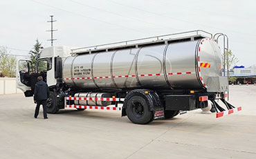 硬核突破：天潤(rùn)新東鮮奶運(yùn)輸車(chē)的"三重技術(shù)壁壘"